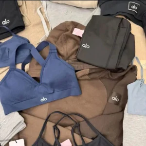 PALETTE DE VÊTEMENTS ALO YOGA