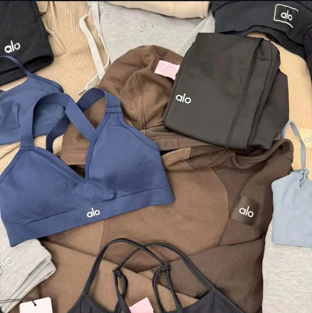 PALETTE DE VÊTEMENTS ALO YOGA PALETTE DE VÊTEMENTS ALO YOGA