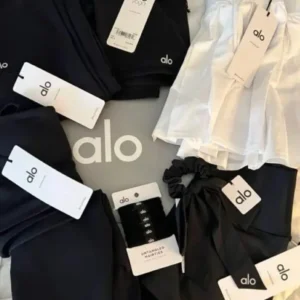 PALETTE DE VÊTEMENTS ALO YOGA